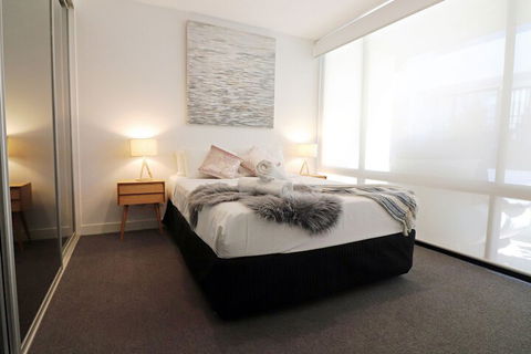 Queen Of Northcote Views Rejuvenate Stays - Accommodation Gladstone 2