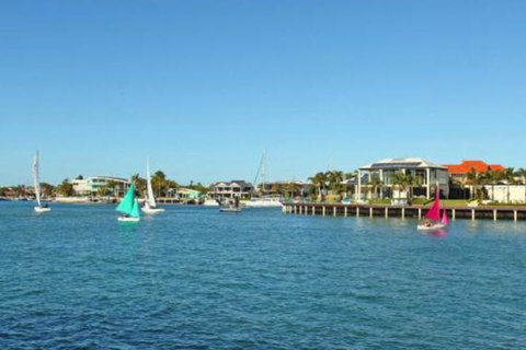 Little Hill 3 2 BDRM Apt On Parkyn Pde - Accommodation Gladstone 5