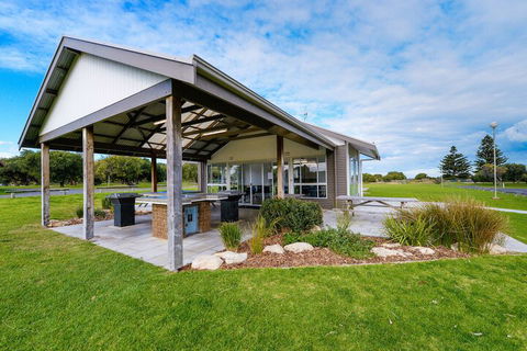 Port Elliot Holiday Park - Accommodation Gladstone 1