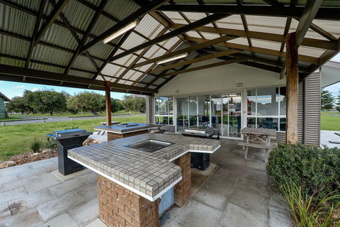 Port Elliot Holiday Park - Accommodation Gladstone 2