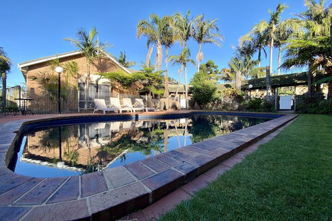 Coastal Waters Motor Inn - Accommodation Gladstone 2