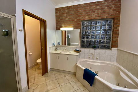 Coastal Waters Motor Inn - Accommodation Gladstone 7
