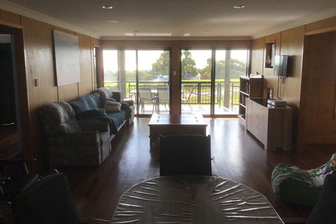 DRIFTWOOD - Accommodation Gladstone 4