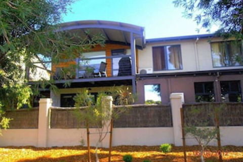 Dunsborough Deluxe Villa Retreat - Accommodation Gladstone 0