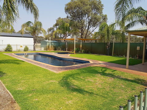 CluBarham Golf Resort - Accommodation Gladstone 1