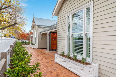 Grandview Accommodation - The Elm Tree Apartments - Accommodation Gladstone 3
