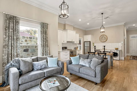 Grandview Accommodation - The Elm Tree Apartments - Accommodation Gladstone 5