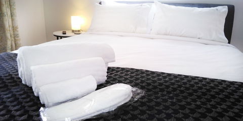 Lakeside Retreat & Business - Accommodation Gladstone 4