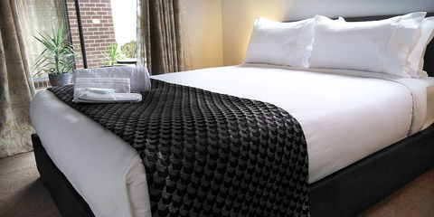 Lakeside Retreat & Business - Accommodation Gladstone 1