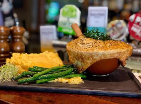 The Bowral Hotel - Accommodation Gladstone 5