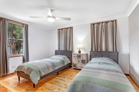 Cromarty Crescent 12 - Accommodation Gladstone 2