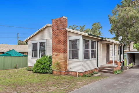Cromarty Crescent 12 - Accommodation Gladstone 1