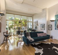 Warehouse in Woolloomooloo - Accommodation Gladstone