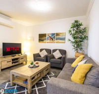 Deluxe Stays McMillan Holiday Apartments with Complimentary Parking  Netflix - Accommodation Gladstone