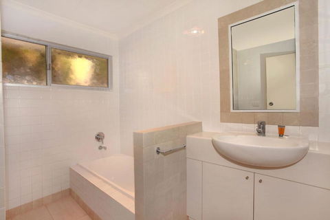 32 Barra Crescent Coolum Beach. Bond 500 FOXTEL WIFI Linen Supplied - Accommodation Gladstone 4