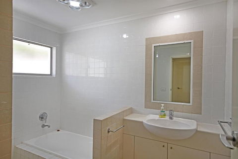 32 Barra Crescent Coolum Beach. Bond 500 FOXTEL WIFI Linen Supplied - Accommodation Gladstone 2