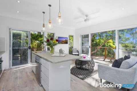 Avalon Tree House - Accommodation Gladstone 2