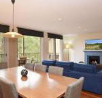 Villa 3br De Saran Resort Condo located within Cypress Lakes Resort nothing is more central - Accommodation Gladstone