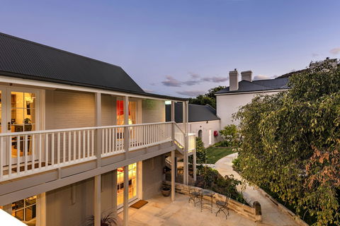 Prospect House Private Hotel - Accommodation Gladstone 0