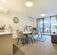 Charming  Spacious Living in a Serene Location - Accommodation Gladstone