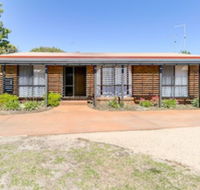 Lowes on the Lakes - Accommodation Gladstone