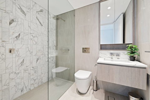Ultra Modern Brand New CBD View - Accommodation Gladstone 4