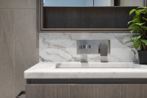 Ultra Modern Brand New CBD View - Accommodation Gladstone 6