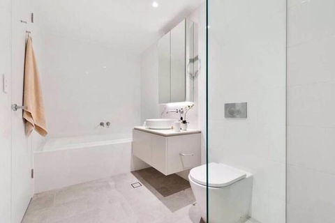 Brand New Lux Water View 3bd With Parking - Accommodation Gladstone 6