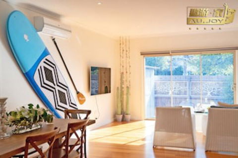 AUJOY 4 Bed Townhouse Glen Waverley - Accommodation Gladstone 0