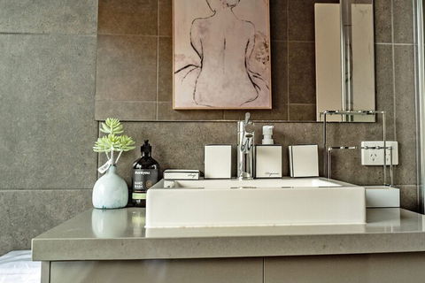 AUJOY 4 Bed Townhouse Glen Waverley - Accommodation Gladstone 2