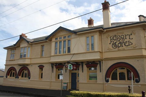 Mickey Bourke's Koroit Hotel - Accommodation Gladstone 3