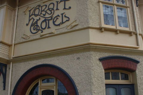 Mickey Bourke's Koroit Hotel - Accommodation Gladstone 4
