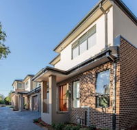 AUJOY 4 Bed Townhouse Burwood 2 - Accommodation Gladstone