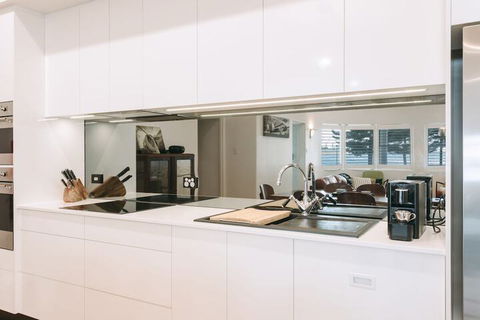 Deco Beach Luxury Apartments - Accommodation Gladstone 1