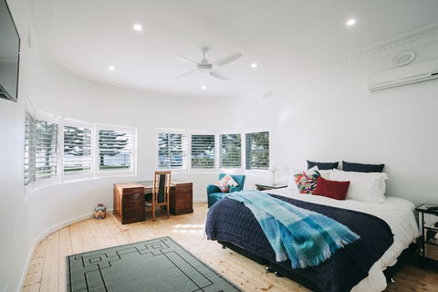 Deco Beach Luxury Apartments - Accommodation Gladstone 5