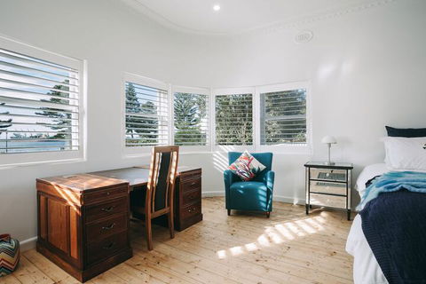 Deco Beach Luxury Apartments - Accommodation Gladstone 6