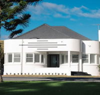 Deco Beach Luxury Apartments - Accommodation Gladstone