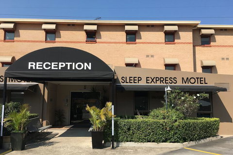 Arena Hotel - Accommodation Gladstone 3