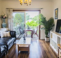 Bright  Spacious Home with Hotel Grade Cleanliness - Accommodation Gladstone