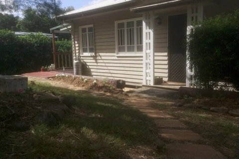 Boonah Cottage - Accommodation Gladstone 1