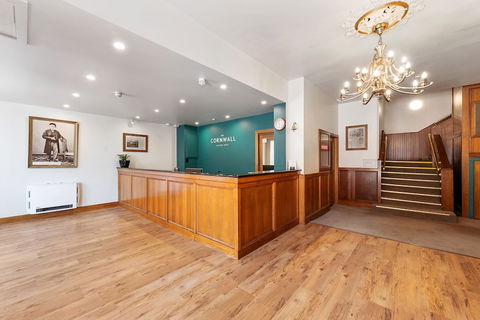 The Cornwall Historic Hotel - Accommodation Gladstone 4