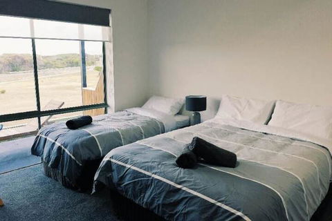 The Surfside Beaumaris - Accommodation Gladstone 7
