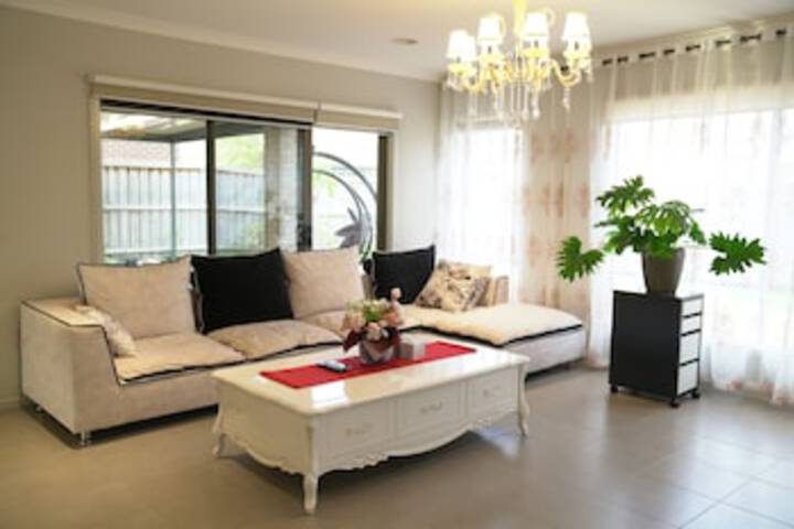 Williams Landing VIC Accommodation Gladstone