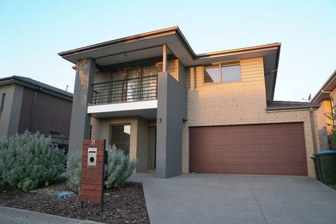 Cozy & Spacious House In Melbourne - Accommodation Gladstone 1