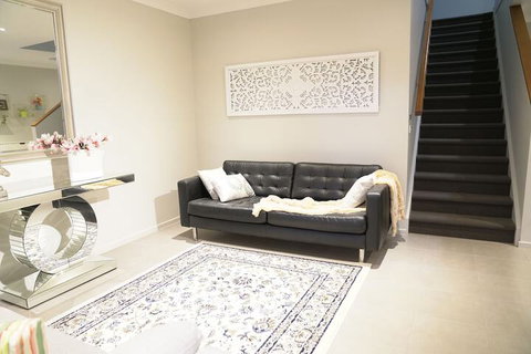 Cozy & Spacious House In Melbourne - Accommodation Gladstone 7