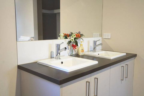 Beautiful Big House In Melbourne - Accommodation Gladstone 5