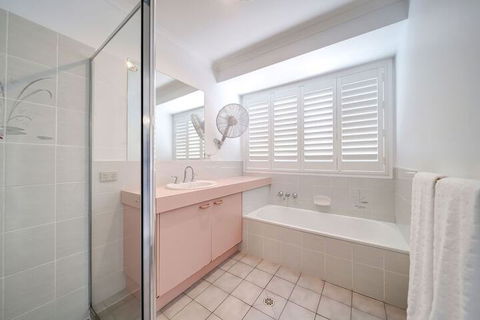 Best Location Welcoming Home - Accommodation Gladstone 5