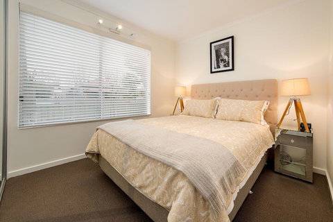 The Executive - Central & Sophisticated - Accommodation Gladstone 1
