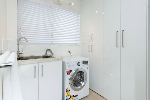 The Executive - Central & Sophisticated - Accommodation Gladstone 6