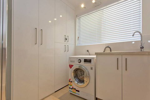 Boutique Apartment Central & Sophisticated - Accommodation Gladstone 6